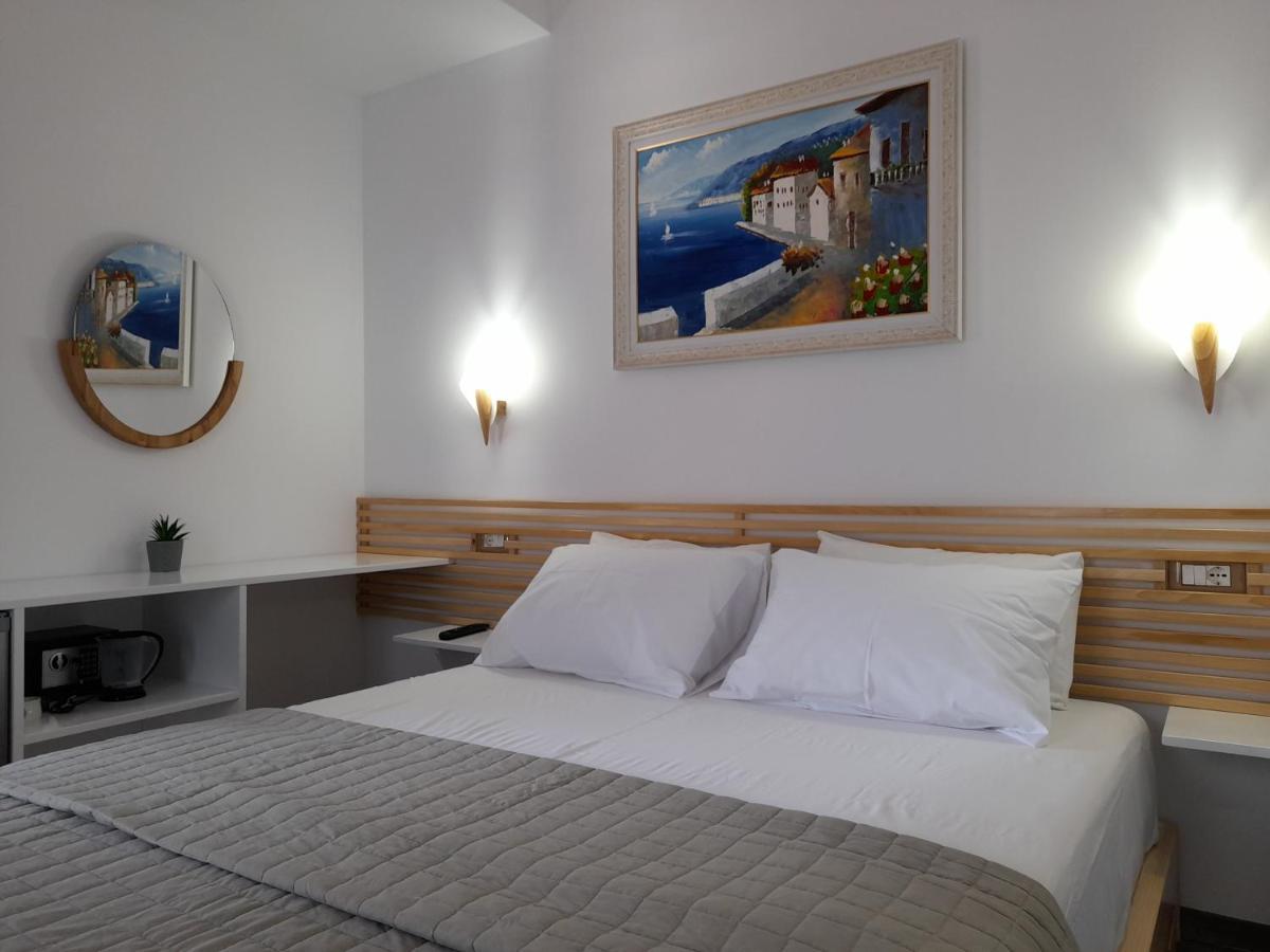 Anxhelos Hotel Химара Экстерьер фото