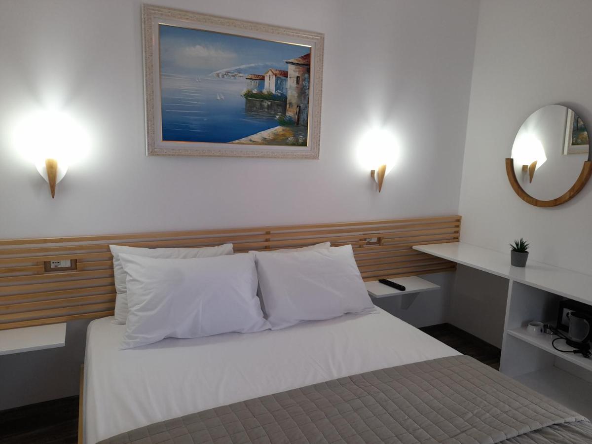 Anxhelos Hotel Химара Экстерьер фото