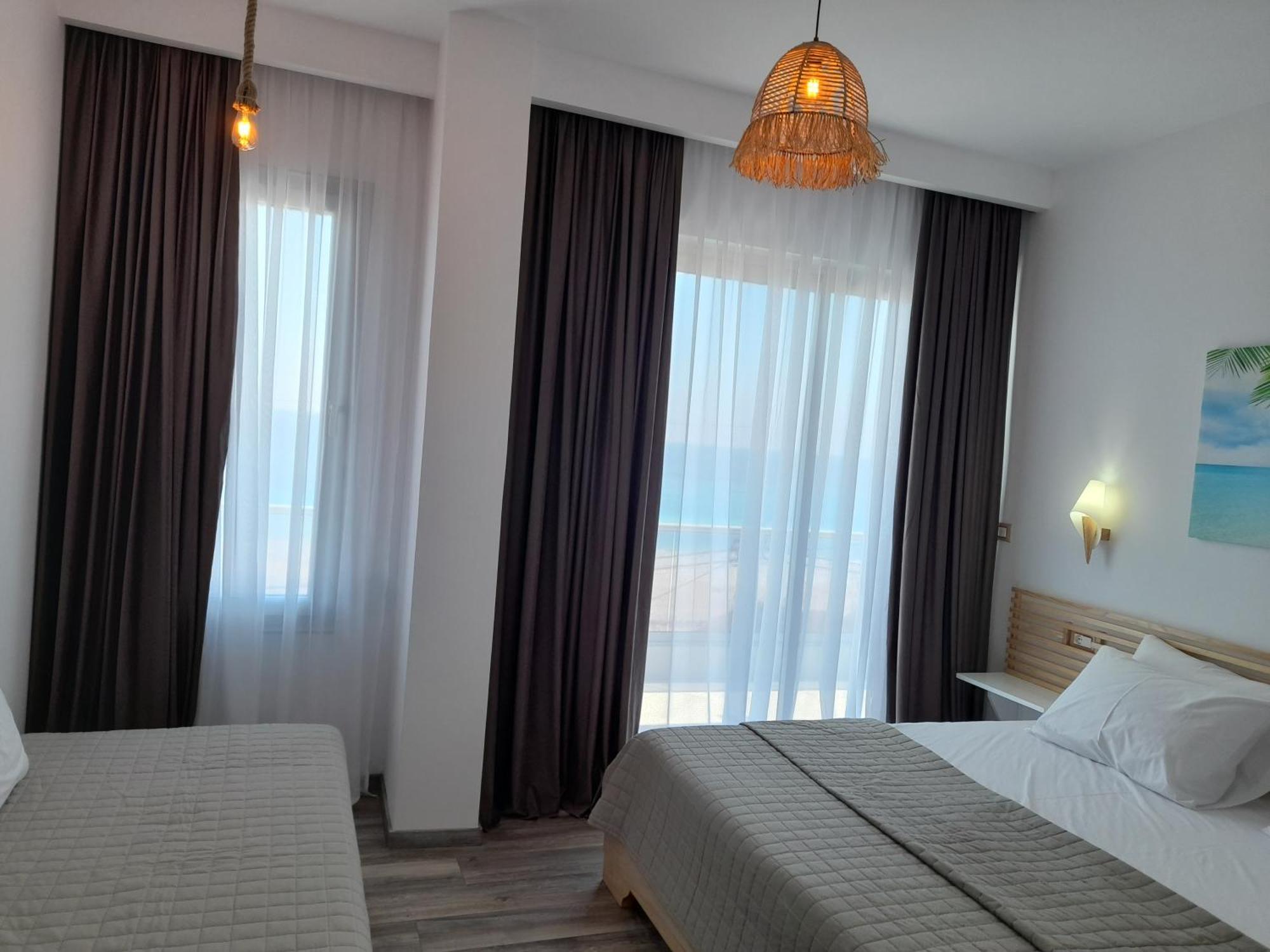 Anxhelos Hotel Химара Экстерьер фото